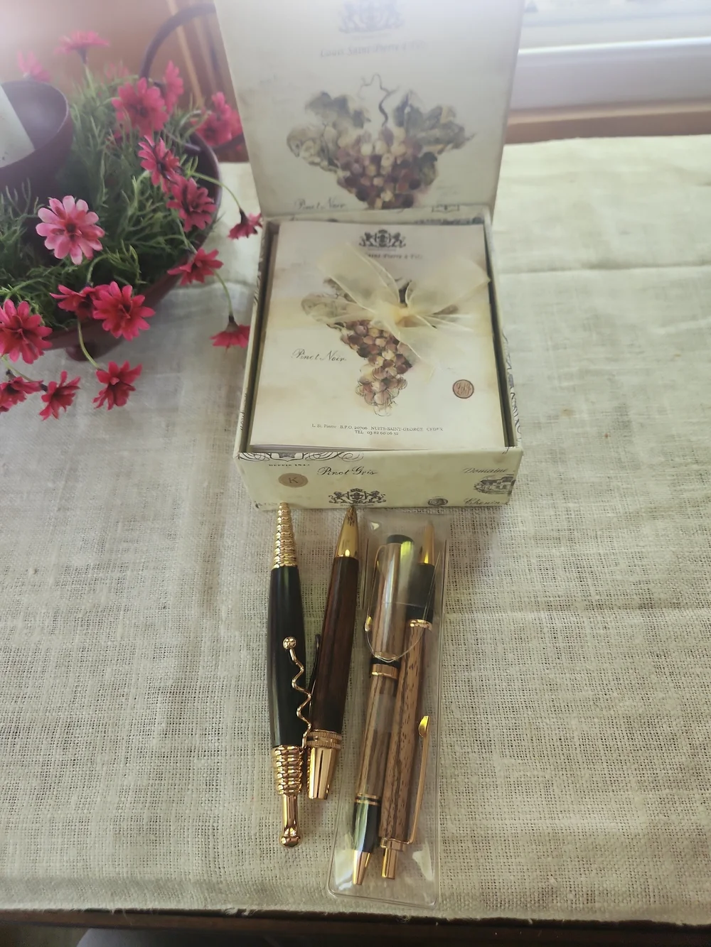 Decorative Notecard Set&Wood&Gold Tone Matching Pens